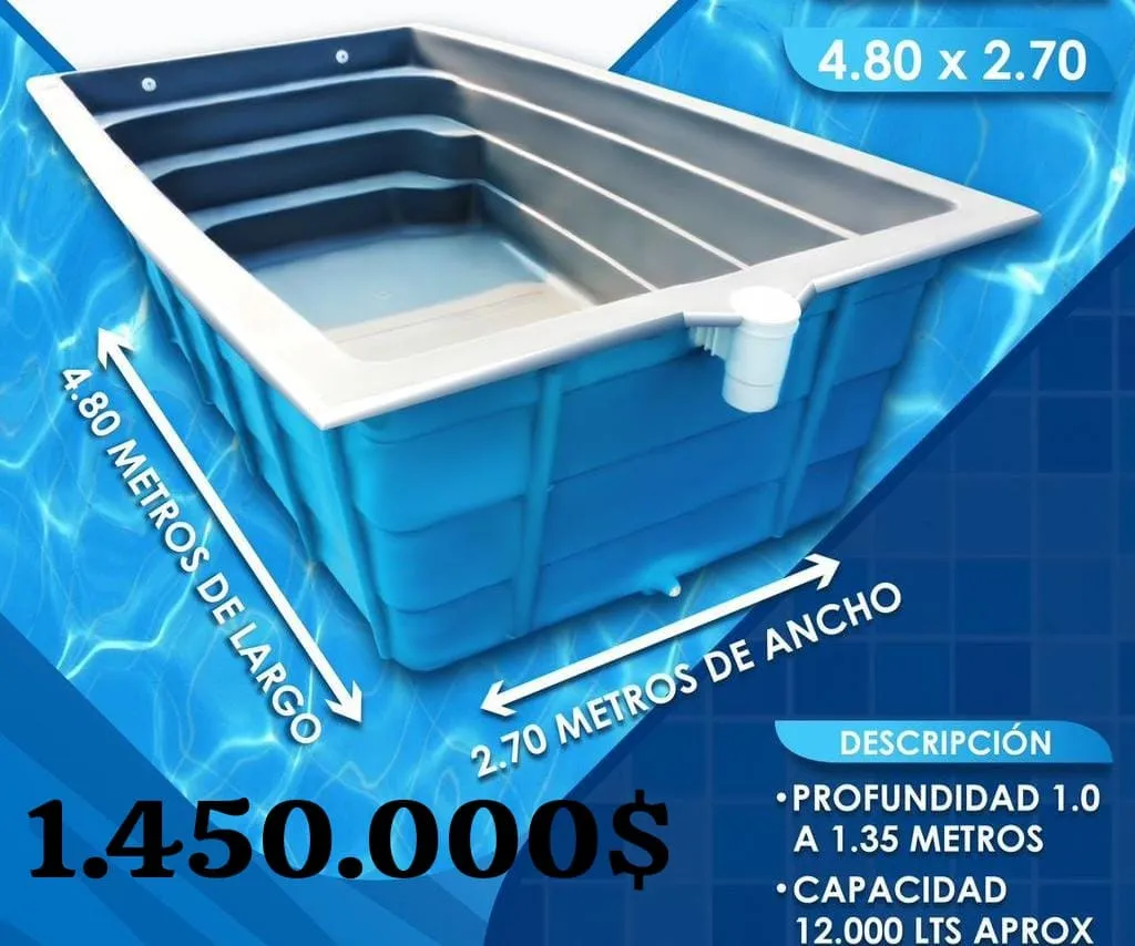 Piscina compacta de fibra de 4,80 por 2,70 metros con escala esquinera