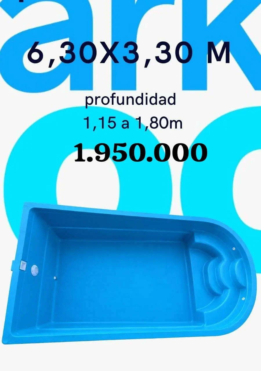 Piscina de fibra de 6,30 por 3,30 metros con extremo semicircular y escala