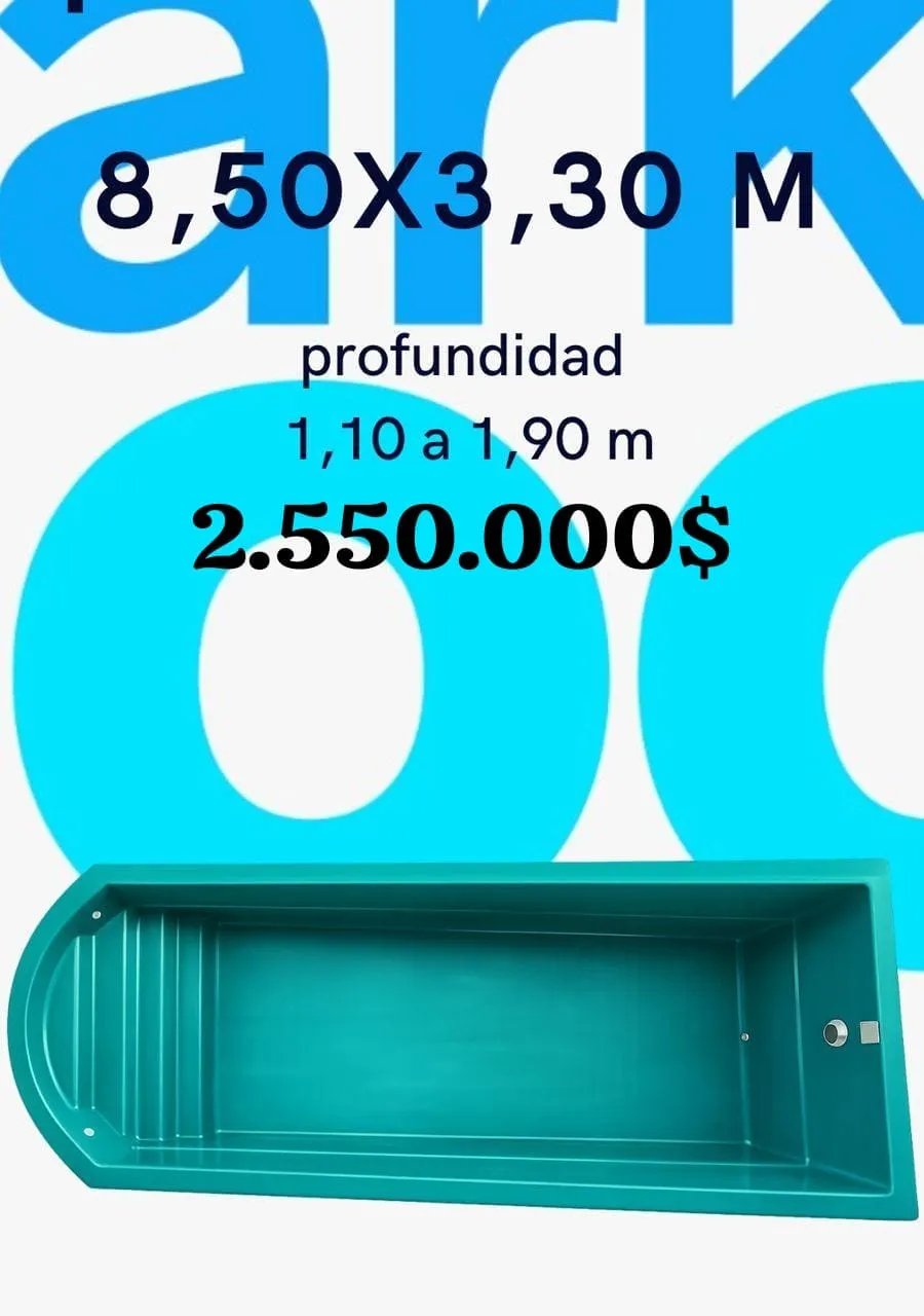 Piscina de fibra de 8,50 por 3,30 metros con extremo semicircular y escala